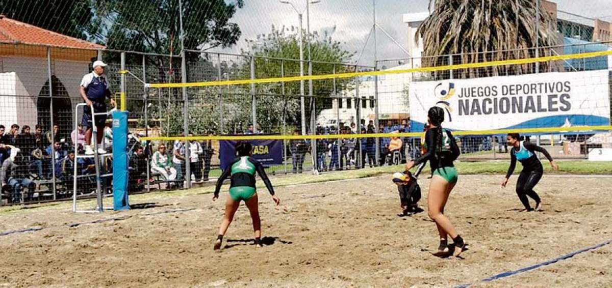 La dupla guayasense conformada por Dom&eacute;nica Velasco y Debbie Saavedra gan&oacute; la medalla de bronce al derrotar a las jugadoras de Manab&iacute;.