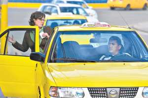 Para la ciudadan&iacute;a, la instalaci&oacute;n de los dispositivos en las unidades de taxis dentro del cant&oacute;n es una historia que nunca concluye. Foto: Jos&eacute; Luis LLivisaca |  El Tel&eacute;grafo