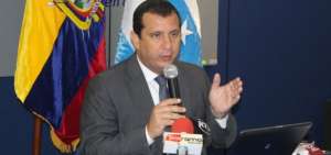 Leonardo Orlando, titular del SRI, durante la rueda de prensa.