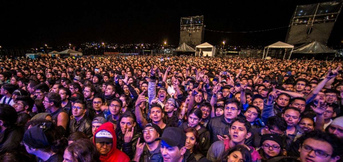 Alrededor de 15 mil personas acudieron al Parque Bicentenario para disfrutar del espect&aacute;culo musical.
