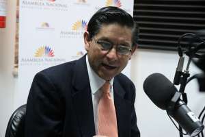 El asamble&iacute;sta Mauro Andino se&ntilde;al&oacute; que la propuesta fue discutida con el presidente Rafael Correa. Foto: Tomada de la Asamblea