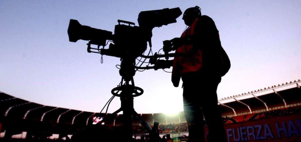 El gobierno macrista negocia extender el programa &lsquo;F&uacute;tbol para Todos&rsquo; hasta 2019, pero ya no ser&aacute; gratuito. 