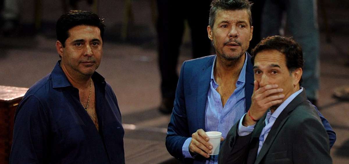Marcelo Tinelli (centro) es el candidato de los clubes de mayor peso, con excepci&oacute;n de Boca, donde Daniel Angelici (izq.), su presidente, tambi&eacute;n quiere el cargo.