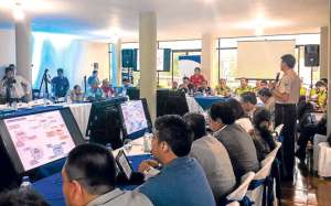 La Polic&iacute;a del Azuay y El Oro junto con las autoridades gubernamentales y seccionales se reunieron para poner en pr&aacute;ctica un plan de lucha contra la delincuencia. Foto: Cortes&iacute;a