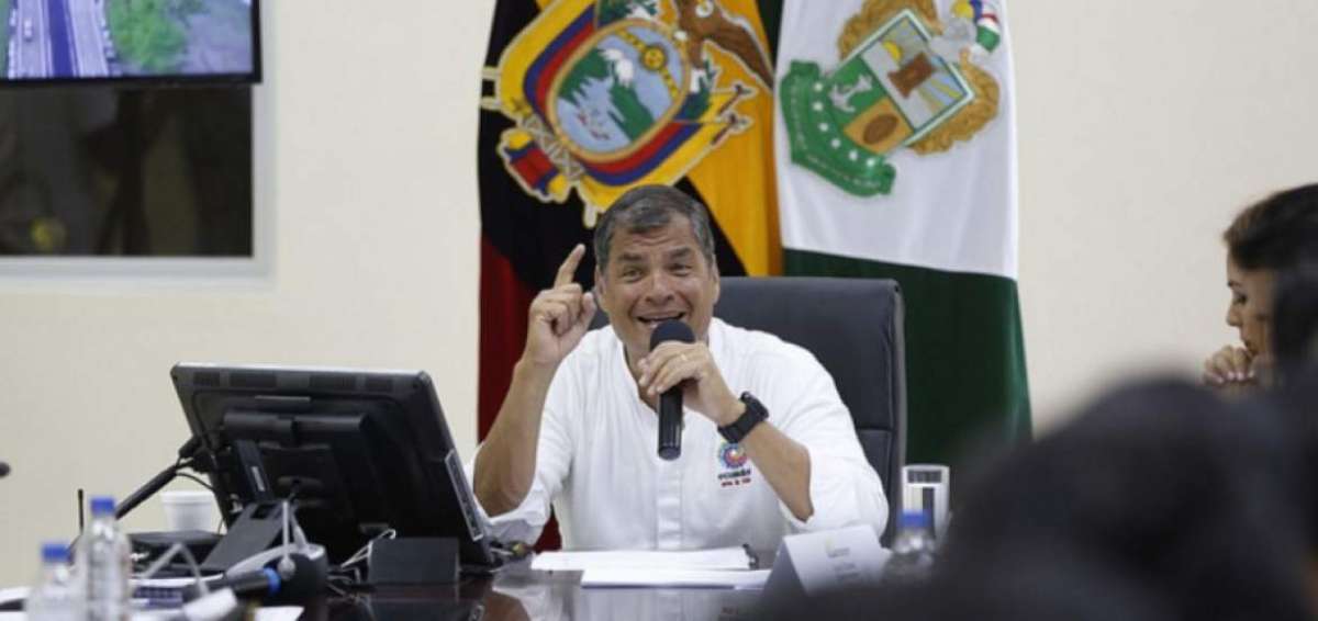 El presidente Rafael Correa durante un conversatorio con periodistas en Babahoyo. 