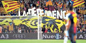 &ldquo;Catalonia is not Spain&rdquo; reza una pancarta colgada permanentemente en uno de los fondos del Camp Nou. Foto: AFP