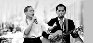 Paula Herrera es cantante y maestra de la Escuela del Pasillo en Quito, que contribuye a mantener vivo este g&eacute;nero musical tradicional y de tanto arraigo en Ecuador.