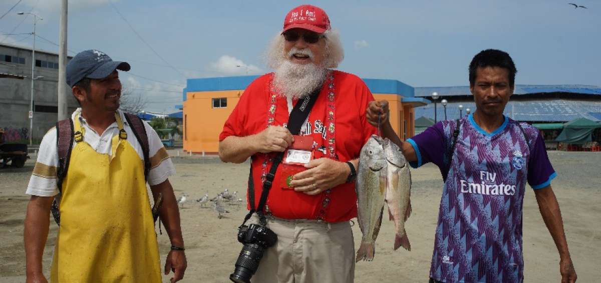 'Santa Claus' en pleno marzo lleg&oacute; a Manta en crucero