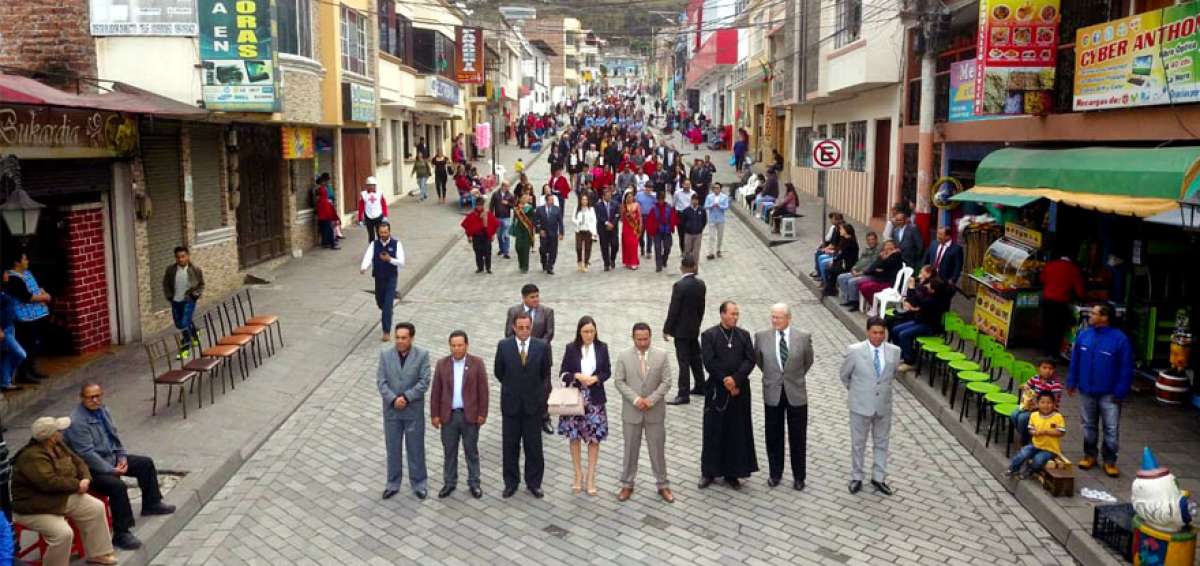 Un desfile recorri&oacute; ayer las calles del cant&oacute;n, en conmemoraci&oacute;n de los 199 a&ntilde;os de independencia. Participaron autoridades civiles y comunidad.