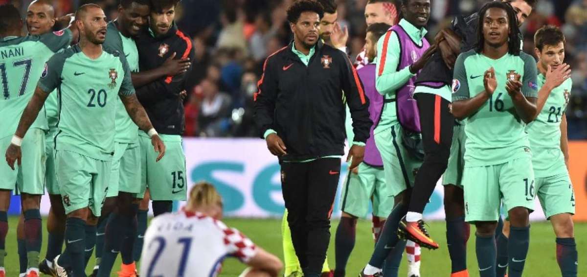 Portugal se clasifica con gol de Quaresma en la pr&oacute;rroga