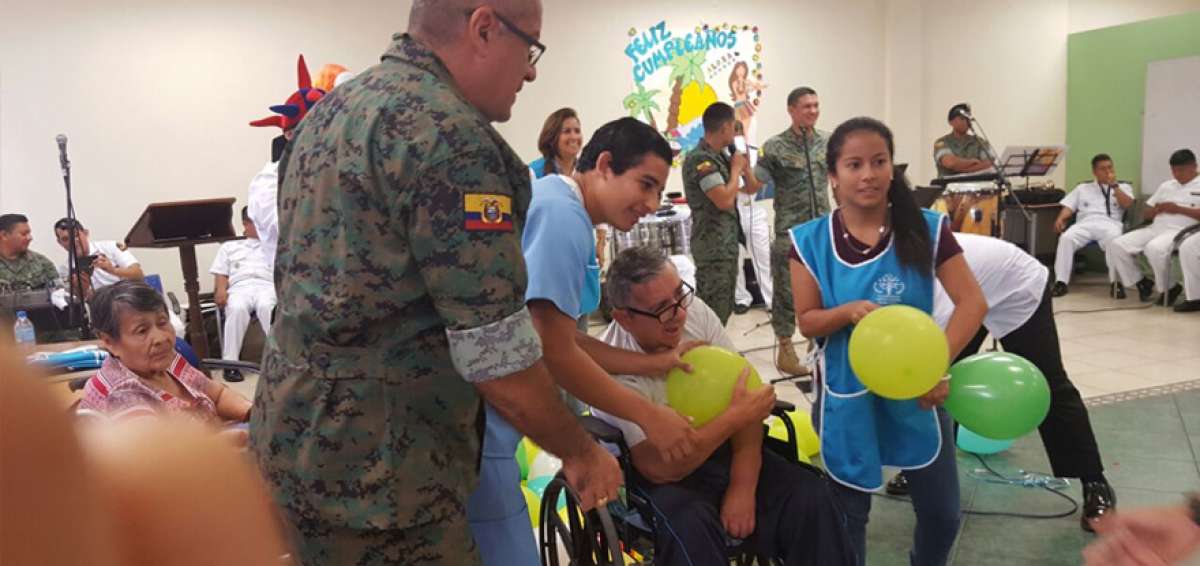 Bailes y concursos fueron parte de esta celebraci&oacute;n que tuvo como protagonistas a los miembros de la Villa Hogar Esperanza y a los militares.   