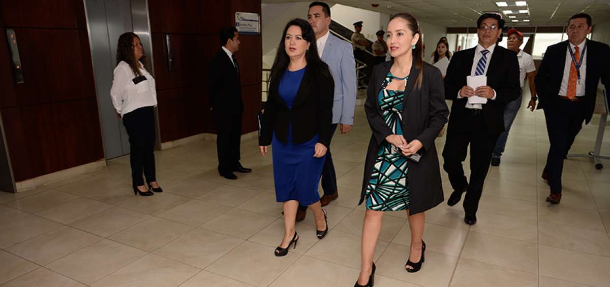 La presidenta del Consejo de la Judicatura, Mar&iacute;a del Carmen  Maldonado (c.), visit&oacute; la Corte Provincial de Guayas. 