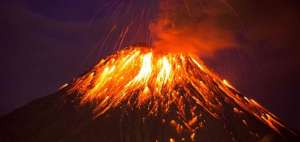 Volc&aacute;n Tungurahua expuls&oacute; material incandescente en las &uacute;ltimas horas