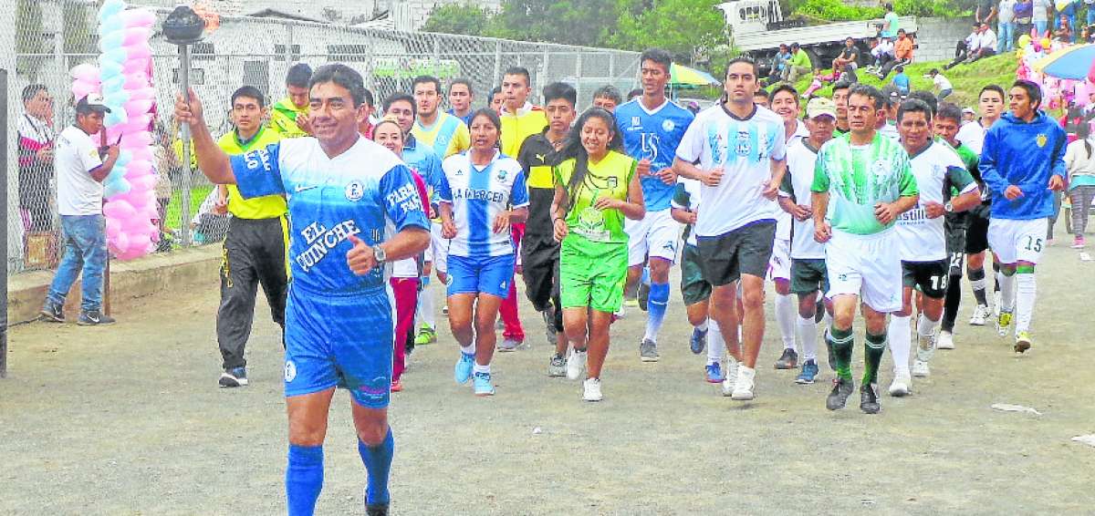 Escena del acto inaugural de 2016 en El Quinche. Para este a&ntilde;o se estima la presencia de unos 3.500 deportistas durante el acto de apertura en Lloa.  