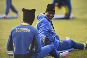 El delantero tricolor sufre una distensi&oacute;n muscular en su pierna derecha. Foto: AFP