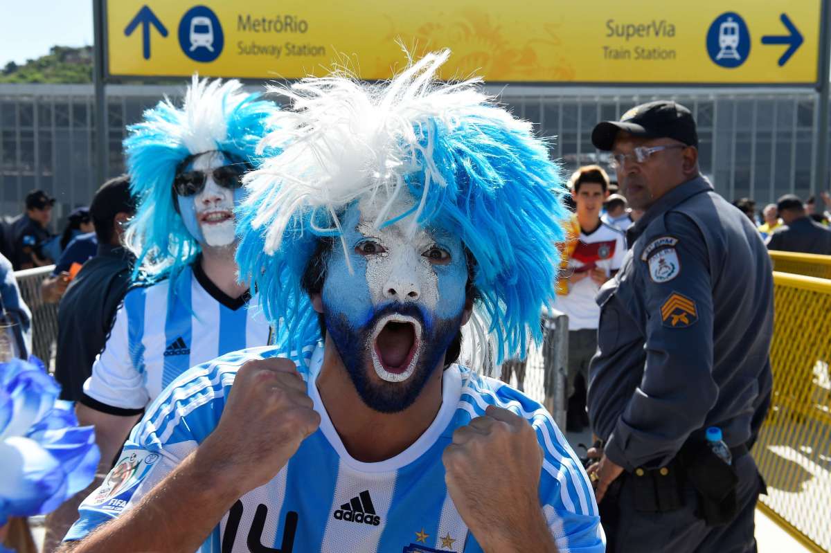 Hinchas argentinos son mayor&iacute;a en R&iacute;o de Janiero. Foto: AFP