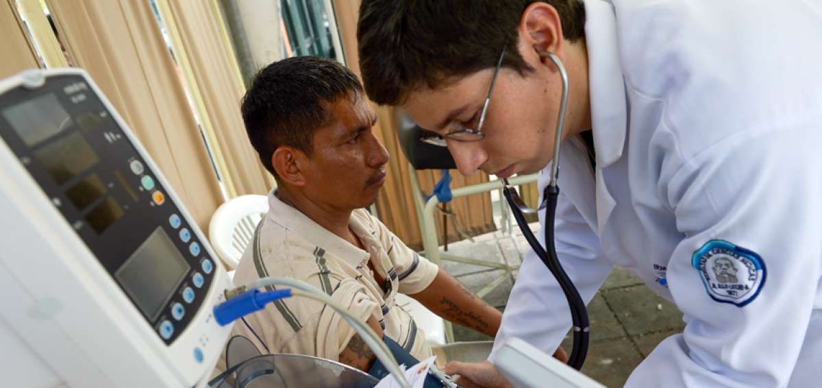 Personal del Hospital Guayaquil tom&oacute; la presi&oacute;n, como parte del evento realizado en la 29 y Callej&oacute;n Parra.
