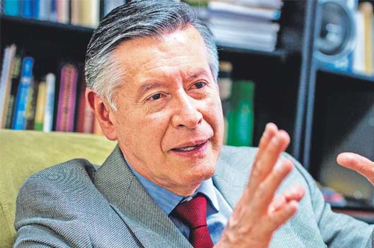 Fernando Semp&eacute;rtegui representa al movimiento Acci&oacute;n Acad&eacute;mica, junto con Marco Posso   y Nelson Rodr&iacute;guez, que se posesionan como  vicerrectores administrativo y acad&eacute;mico. Foto: JOHN GUEVARA  |  El Tel&eacute;grafo