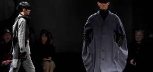 Dise&ntilde;adores de Lady Gaga hacen su debut en la Semana de la Moda de Tokio