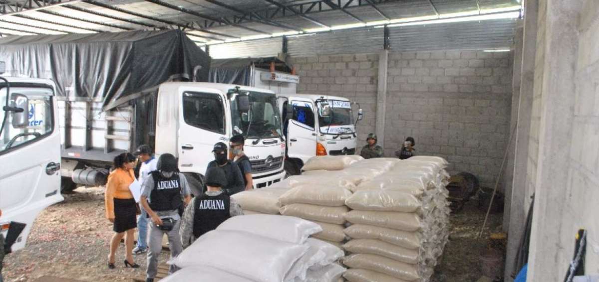 Entre la mercader&iacute;a incautada se encontr&oacute; encontraron 350 quintales de arroz.