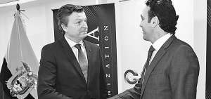 Frank Buysse (i) dijo que el sector inmobiliario no es el &uacute;nico en donde invertir y que est&aacute; decidido a generar m&aacute;s oportunidades en Ecuador.