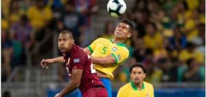 VAR amarga la fiesta de Brasil contra Venezuela