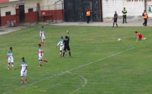 El partido se jug&oacute; en el Estadio de la Liga Deportiva en Pelileo. Foto: Cortes&iacute;a 