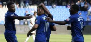 Emelec desplaz&oacute; a Delf&iacute;n del liderato
