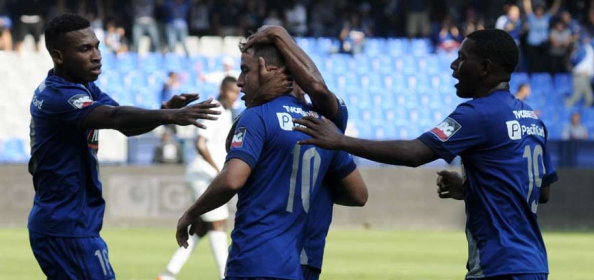 Emelec desplaz&oacute; a Delf&iacute;n del liderato