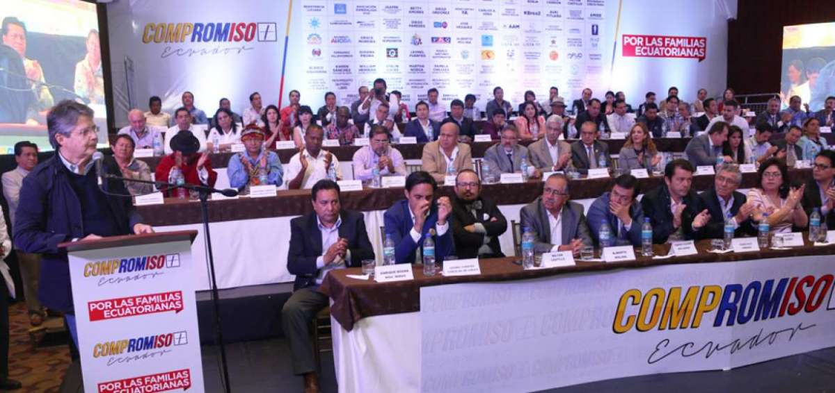 El exbanquero Guillermo Lasso present&oacute; a 14 nuevas figuras que se sumaron a Compromiso Ecuador.