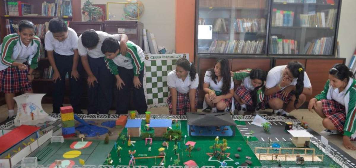 La maqueta est&aacute; ubicada en la Biblioteca del plantel y es visitada por alumnos de diferentes cursos.