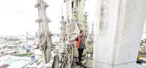 En la c&uacute;pula norte de la Catedral se evidencian marcas causadas por el moho y la humedad.
