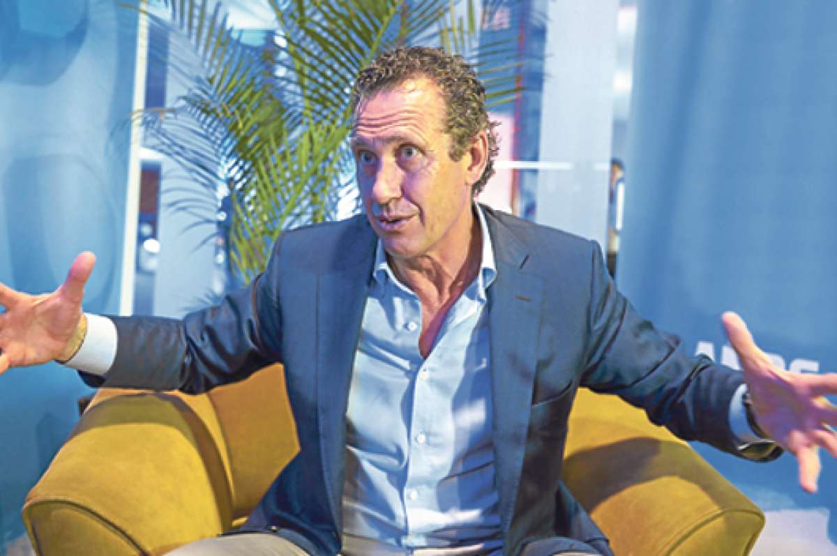 Jorge Valdano, director t&eacute;cnico. Nacionalidad: Argentino-Espa&ntilde;ola. Fecha de nacimiento: 4 de octubre de 1955. Edad: 58 a&ntilde;os. Estado civil: Casado. Hijos: 2. Apodos: El Poeta y Valdan&oacute;goras. &Uacute;ltimo club como t&eacute;cnico: Valencia (1996-1997) Foto: www.ypur.ge.