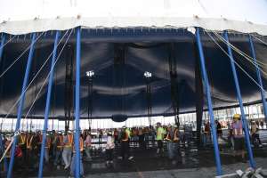 Inici&oacute; la instalaci&oacute;n de la carpa del Circo del Sol para sus espect&aacute;culos en Quito. Foto: Mario Egas/ EL TEL&Eacute;GRAFO