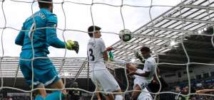 Chelsea se frena en Swansea pese a 'doblete' de Diego Costa