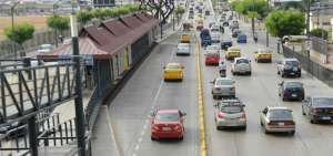 Multa de $ 386 para invasores de rutas de buses en Guayaquil