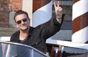 Bono tiene glaucoma, por eso sus gafas oscuras