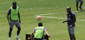 Barcelona, que recibir&aacute; ma&ntilde;ana a U. Cat&oacute;lica en el estadio Monumental, realiz&oacute; ayer su pen&uacute;ltimo entrenamiento.