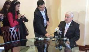 El alcalde de Cuenca, Marcelo Cabrera, brind&oacute; declaraciones a medios locales esta ma&ntilde;ana. FOTO: Tomada de la cuenta de Twitter @CholaCabrera
