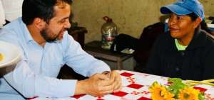 Autoridades visitan los hogares de las &ldquo;abuelitas&rdquo; en el D&iacute;a de la Mujer