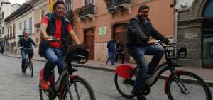 Ciudadanos en bicicleta se apoderan de las calles de Cuenca