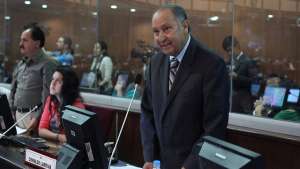 Oswaldo Larriva, presidente de la Comisi&oacute;n de R&eacute;gimen Econ&oacute;mico, fue quien realiz&oacute; el informe final para la votaci&oacute;n del pleno. Foto: Cortes&iacute;a Asamblea Nacional.