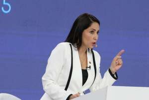 Luisa González, candidata por RC, fue denunciada por presunta violencia política de género ante el TCE. 