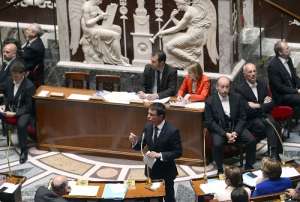 "Nuestro pa&iacute;s ser&aacute; m&aacute;s fuerte con la adopci&oacute;n de este texto", indic&oacute; el primer ministro Manuel Valls, impulsor de la normativa. Foto: AFP