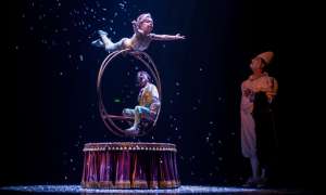 Valentyna Pahlevanyan cautiv&oacute; con sus acrobacias a los asistentes en uno de los 18 actos del Circo del Sol. Foto: Marco Salgado / El Tel&eacute;grafo
