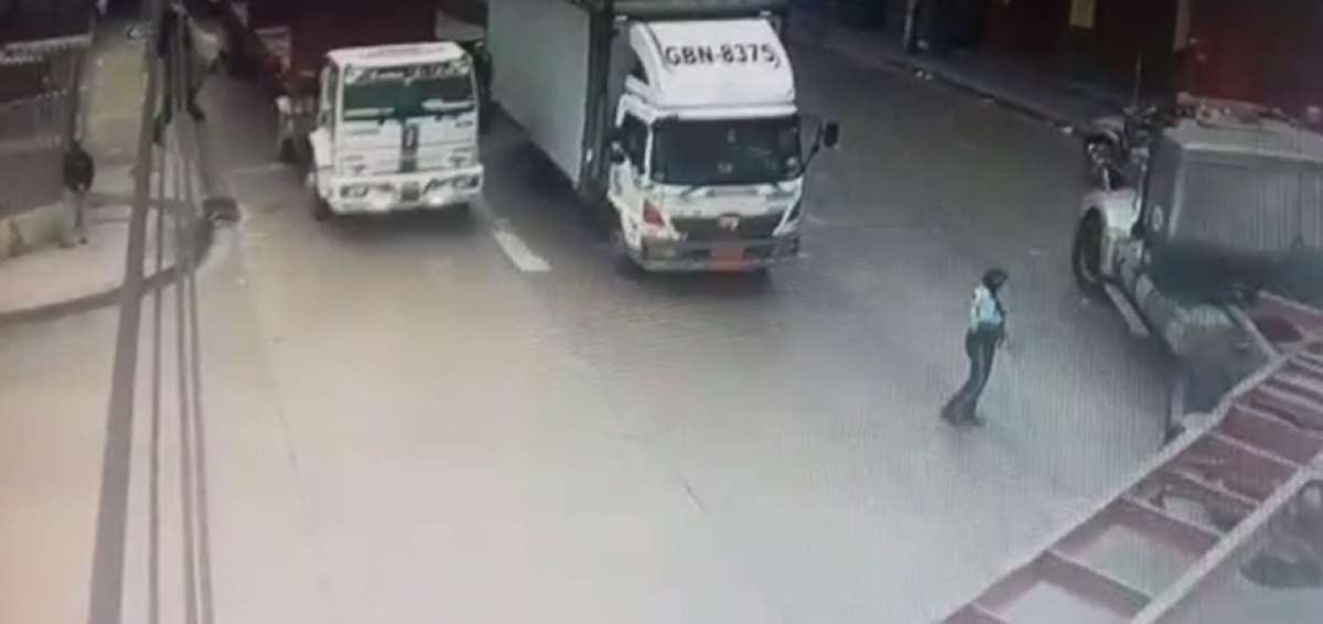 Una vigilante fue arrollada por un cami&oacute;n en Guayaquil