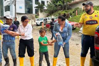 Se entregaron 50.000 litros de agua y una planta potabilizadora para atender la emergencia en el cantón Piñas