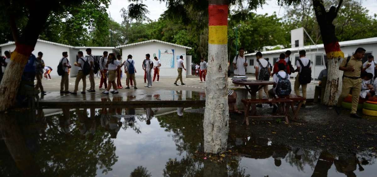 Afectaciones por lluvias obligan a cambiar 4 recintos en Manab&iacute;