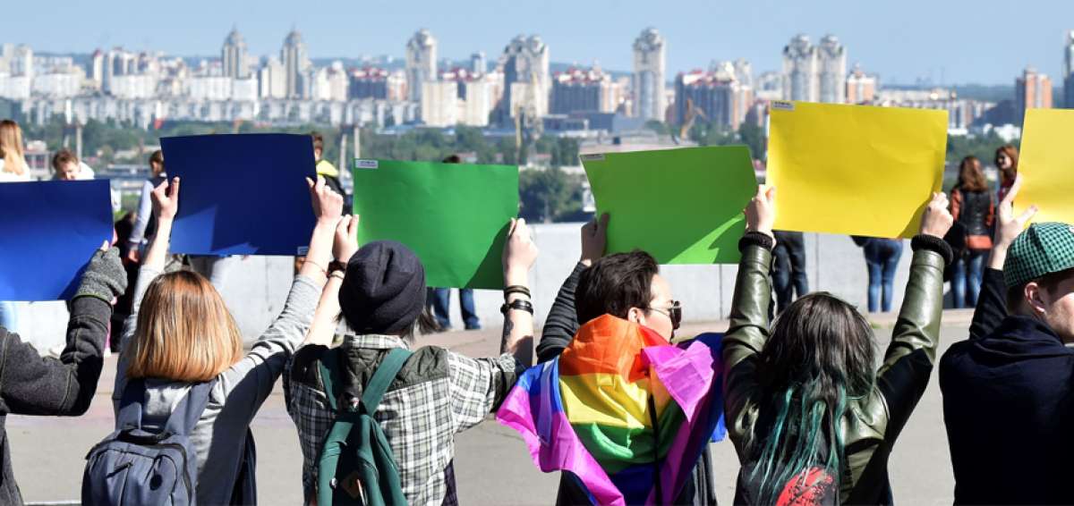 J&oacute;venes activistas se manifestaron en diversas partes del mundo para erradicar la discriminaci&oacute;n por sus preferencias sexuales. 