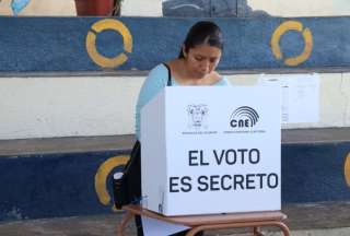 Con el dictamen de la Corte Constitucional quedó prohibido el uso de telefonos celulares para tomar fotografías a los votos.